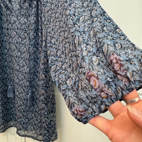 Chelsea & Theodore 1X Blue Floral Relaxed Blouse - Picture 3 of 7